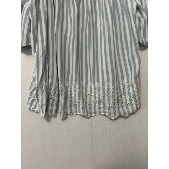 Maurices Blue White Embroidered Striped Crochet Trim Cold Shoulder V Neck Top 1X - Picture 3 of 11